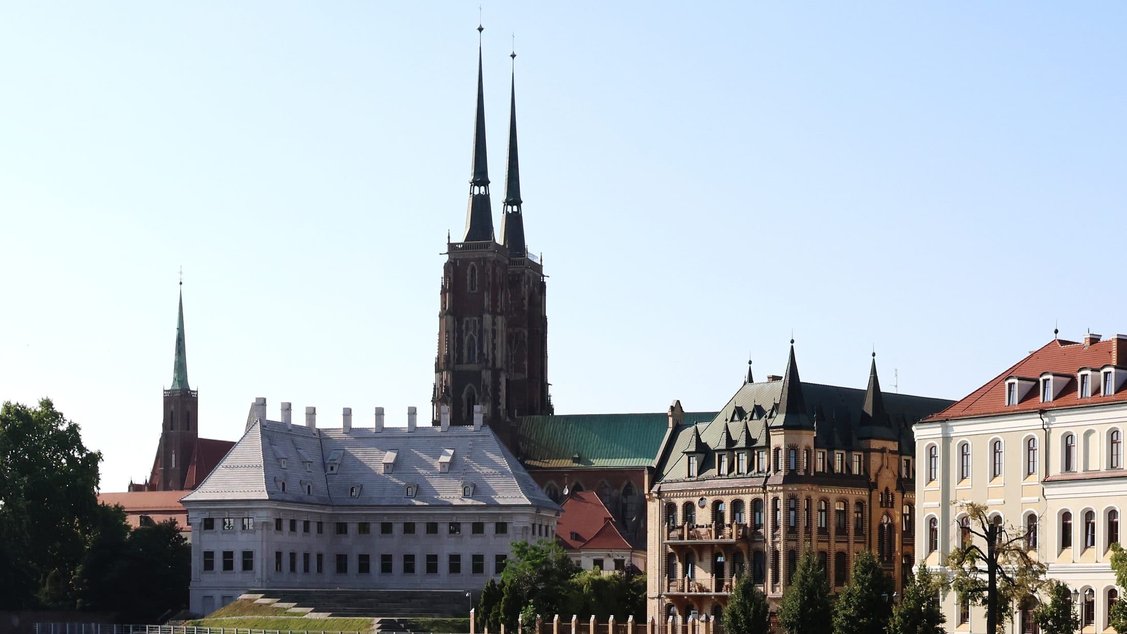 Ostrów Tumski we Wrocławiu z wieżami katedry
